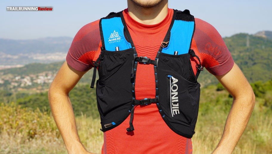 Review chaleco AONIJIE Gale 12L por parte de Trail Running Review