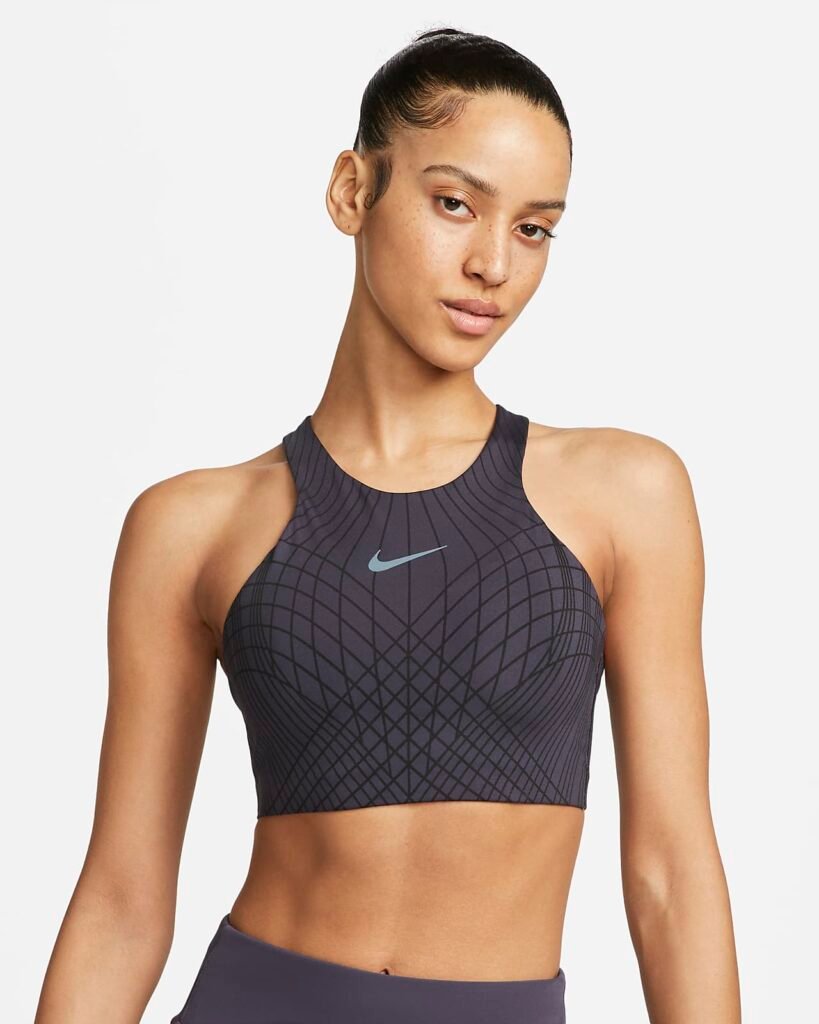 Nike Swoosh Sujetador deportivo de sujeción media con almohadilla y cuello alto - Mujer